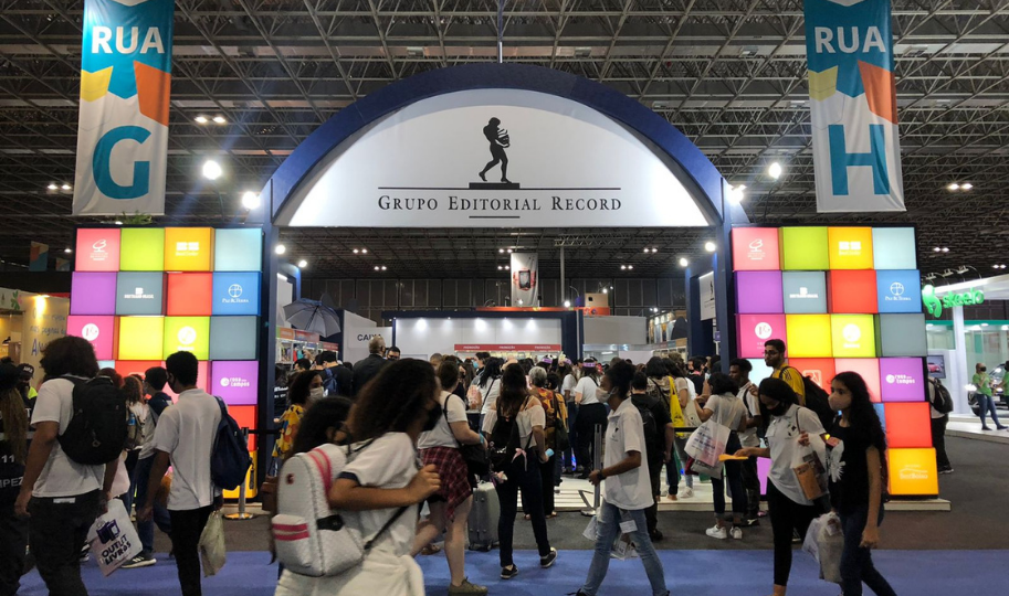 Record lidera alta de vendas na Bienal 2021