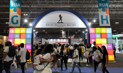 Record lidera alta de vendas na Bienal 2021