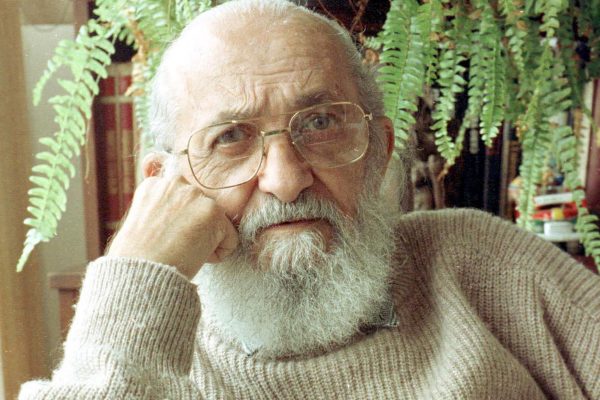 'Veja' destaca sucesso de Paulo Freire e Luiz Antonio Simas na Bienal
