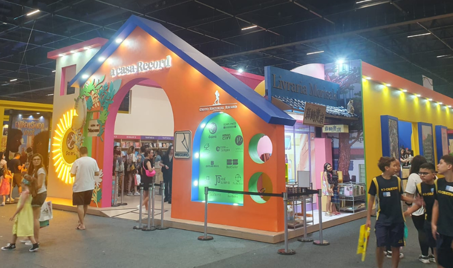 Colleen, Elayne Baeta e livraria Morisaki impulsionam movimento na Bienal