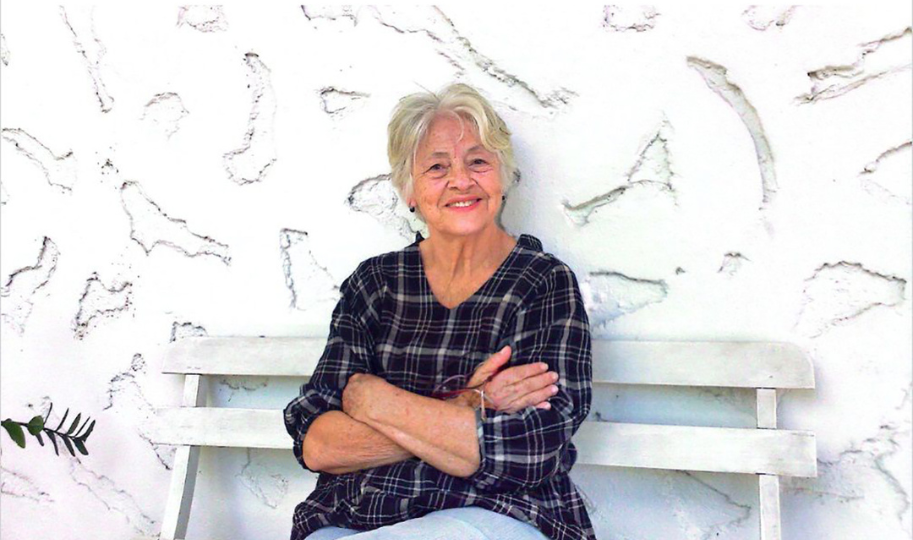 "O que escrevo pertence a todos", diz Adélia Prado