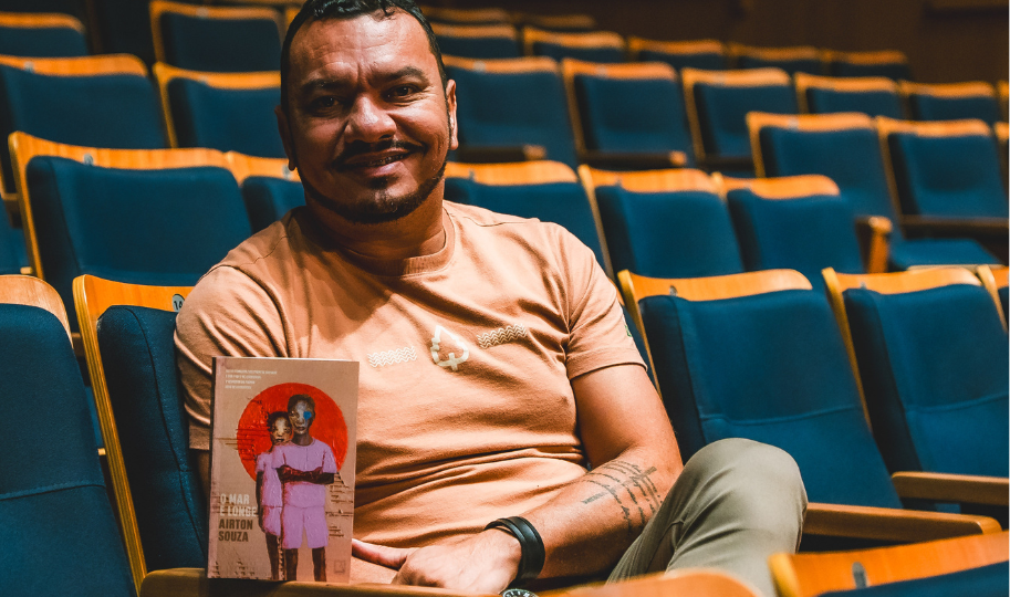 Novo romance de Airton Souza é o mais vendido do Fliaraxá