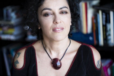 Bastidores da política são analisados por Marcia Tiburi em novo livro Dedicado a Marielle Franco e ao ex-presidente Lula, que assina apresentação da obra